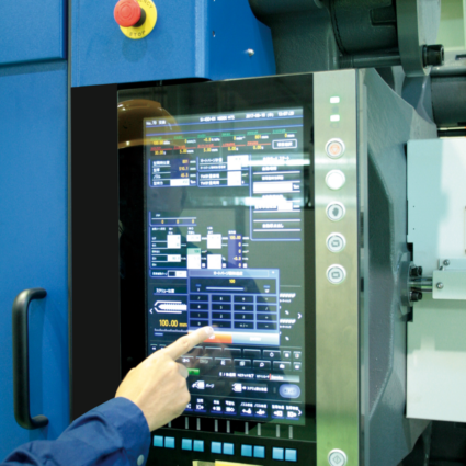 Pantalla control tactil inyectoras toyo en funcuonamiento
